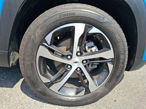 Certified 2025 Chevrolet Trax RS w/ Driver Confidence Package image 8