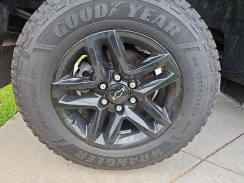 Used 2020 Chevrolet Silverado 1500 LT Trail Boss image 8