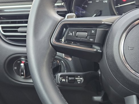 Certified 2025 Porsche Macan Turbo image 27