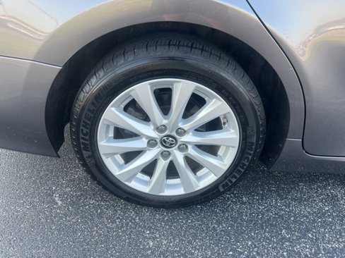 Used 2018 Toyota Camry LE image 11
