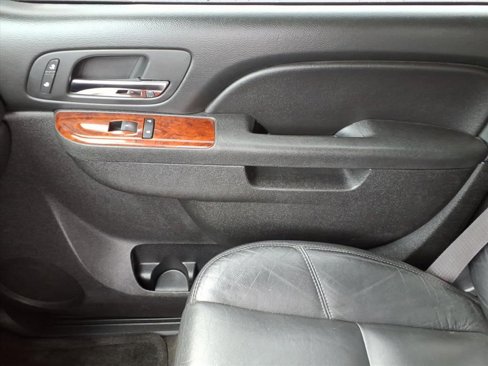 Used 2013 Chevrolet Suburban LT image 28