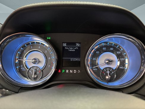 Used 2011 Chrysler 300 Limited image 15