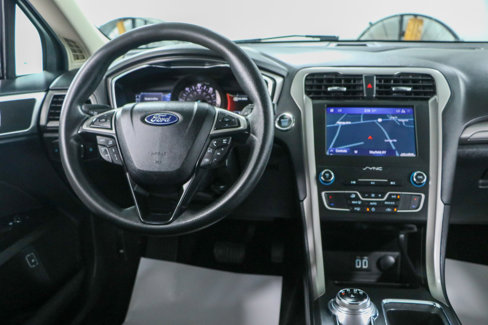 Used 2020 Ford Fusion SE image 17