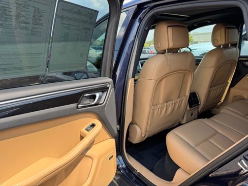 Used 2018 Porsche Macan image 36