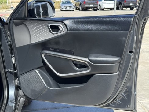 Used 2023 Kia Soul LX image 29