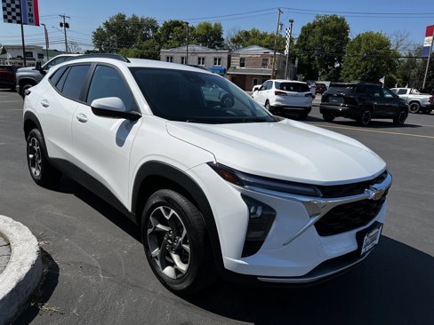 Used 2024 Chevrolet Trax LT w/ Driver Confidence Package image 3
