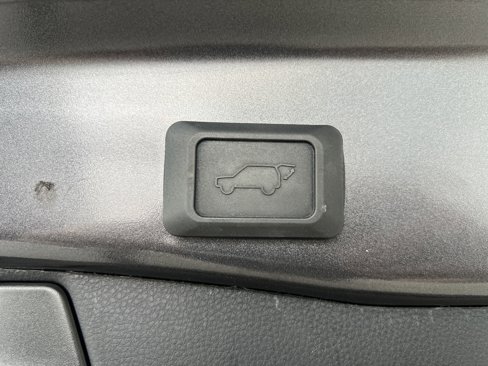 Used 2022 Toyota RAV4 XLE Premium image 13