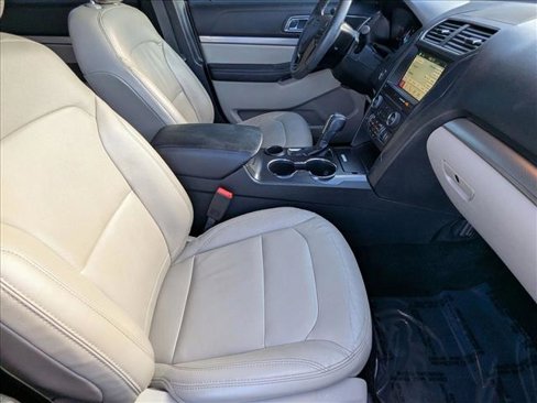 Certified 2018 Ford Explorer XLT w/ Equipment Group 202A image 20