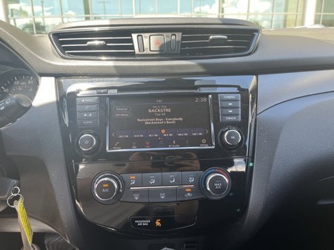 Used 2020 Nissan Rogue Sport S image 13