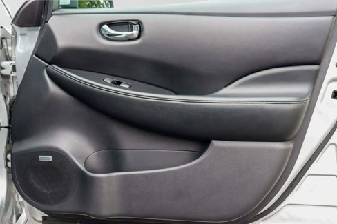 Used 2016 Nissan Leaf SL w/ Premium Package image 23