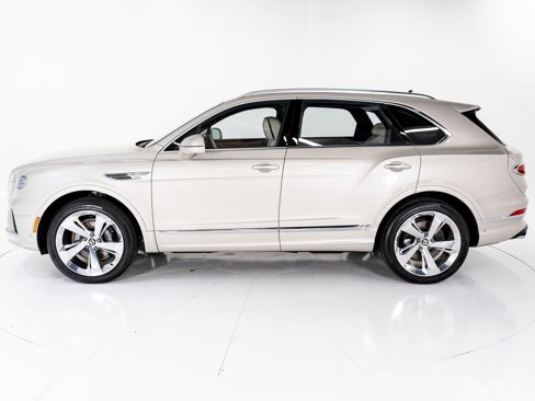 New 2025 Bentley Bentayga image 2