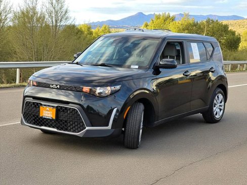 Used 2023 Kia Soul LX image 3