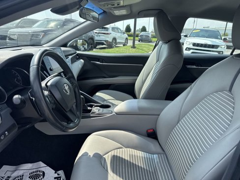 Used 2022 Toyota Camry SE image 9
