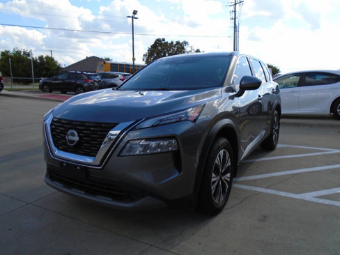 Used 2023 Nissan Rogue SV image 2