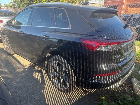 Used 2022 Audi Q4 e-tron Prestige image 10
