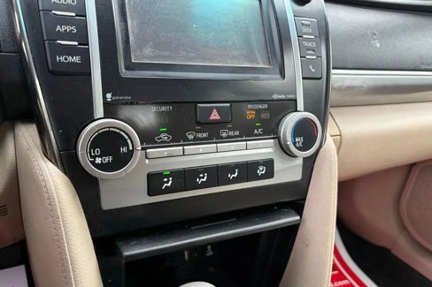 Used 2014 Toyota Camry LE image 25