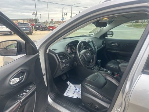 Used 2019 Jeep Cherokee Trailhawk w/ Cold Weather Group image 14