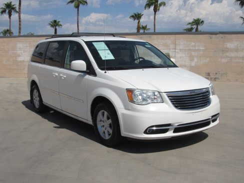 Used 2011 Chrysler Town & Country Touring image 2