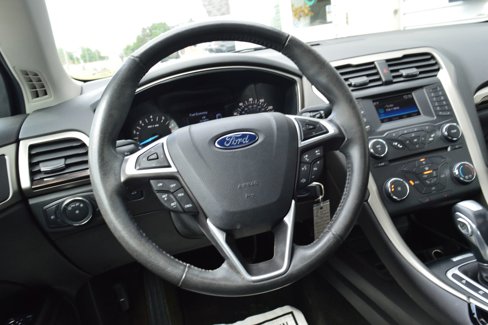 Used 2015 Ford Fusion SE w/ Equipment Group 202A image 32