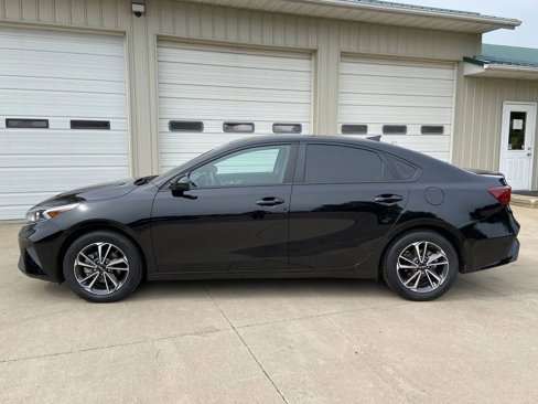 Used 2023 Kia Forte LXS image 3