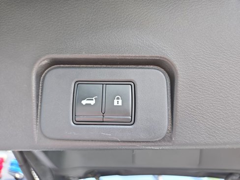 Used 2023 Nissan Rogue SV image 35