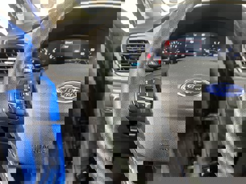 Used 2020 Ford Escape SE image 18
