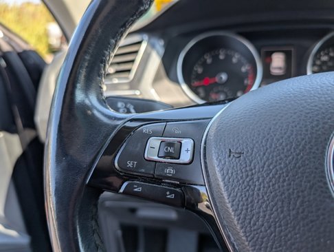 Used 2019 Volkswagen Tiguan SE w/ Panoramic Sunroof Package image 16