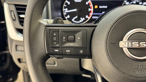 Used 2023 Nissan Rogue SV image 16