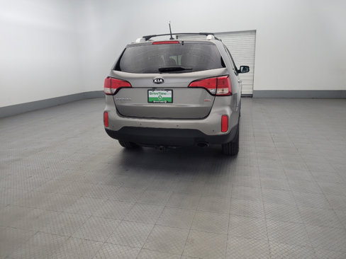 Used 2015 Kia Sorento LX image 7