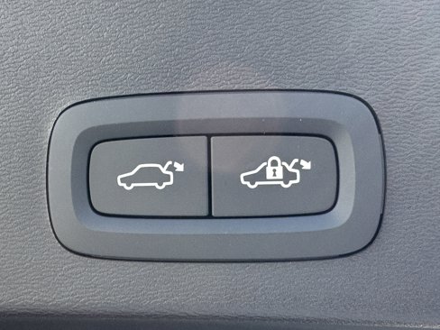 New 2026 Volvo XC40 B4 Core w/ Protection Package image 10