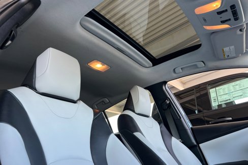 Used 2018 Toyota Prius image 17