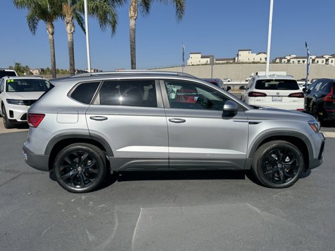 Used 2024 Volkswagen Taos SE w/ Panoramic Sunroof Package image 11