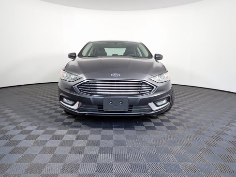 Used 2018 Ford Fusion SE w/ Equipment Group 601A image 10
