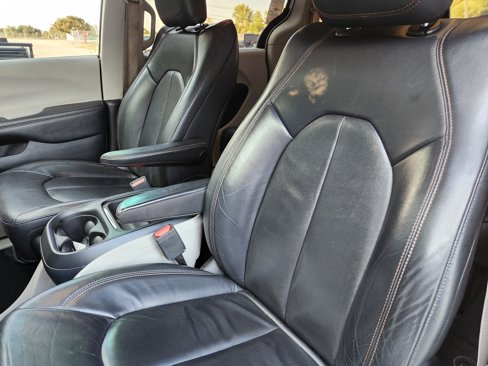 Used 2017 Chrysler Pacifica Touring-L image 26