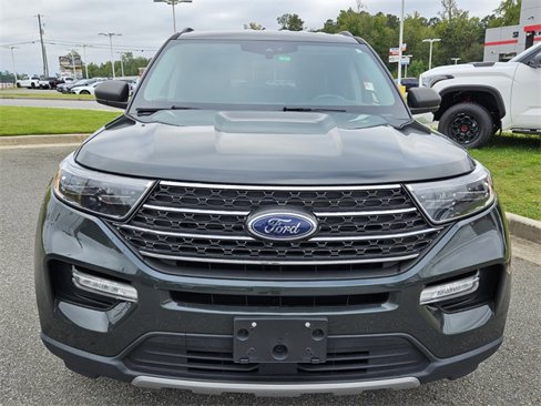 Used 2022 Ford Explorer XLT w/ Equipment Group 202A image 2