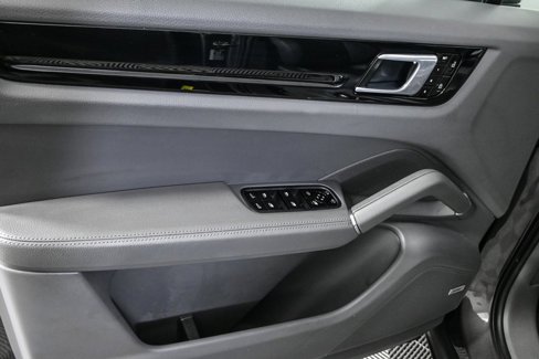 Certified 2020 Porsche Cayenne image 6