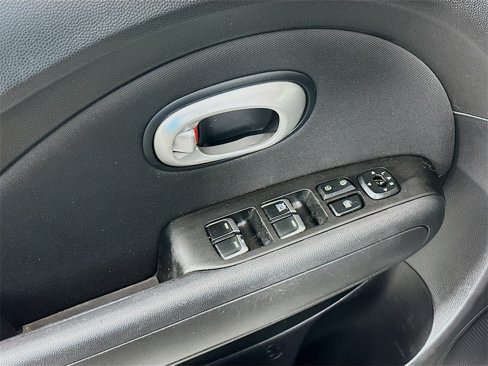 Used 2018 Kia Soul image 16