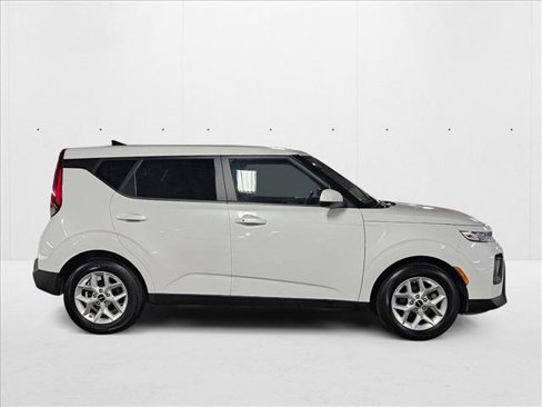 Used 2022 Kia Soul S image 4