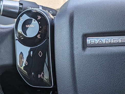 Used 2020 Land Rover Range Rover Evoque SE image 19