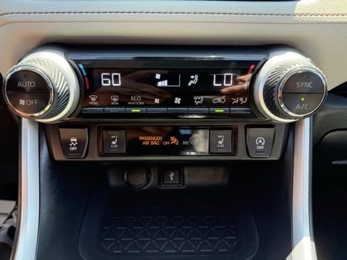Used 2020 Toyota RAV4 XLE Premium image 24
