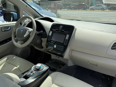 Used 2011 Nissan Leaf SL image 25