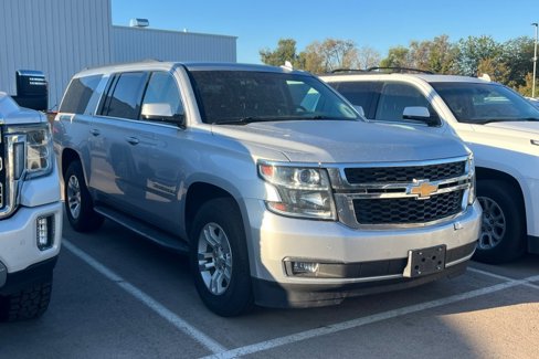Used 2017 Chevrolet Suburban LT w/ Luxury Package image 2