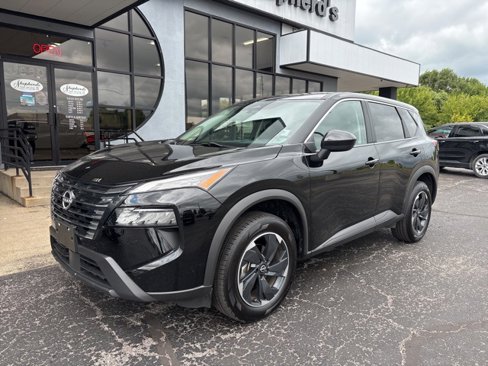 Used 2024 Nissan Rogue SV image 2