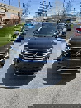 Certified 2024 Volkswagen Taos SEL image 2
