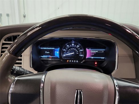 Used 2017 Lincoln Navigator Select image 19