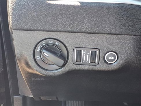 Used 2022 Dodge Charger SXT w/ Leather Interior Group image 14