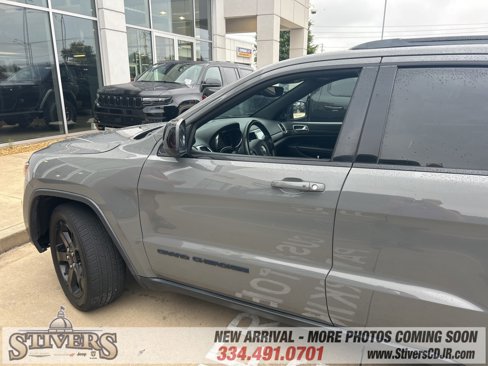 Used 2019 Jeep Grand Cherokee Laredo image 5