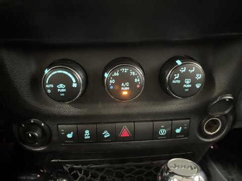 Used 2017 Jeep Wrangler Unlimited Sahara w/ Connectivity Group image 18