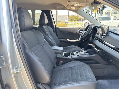 Used 2023 Mitsubishi Outlander SE image 29