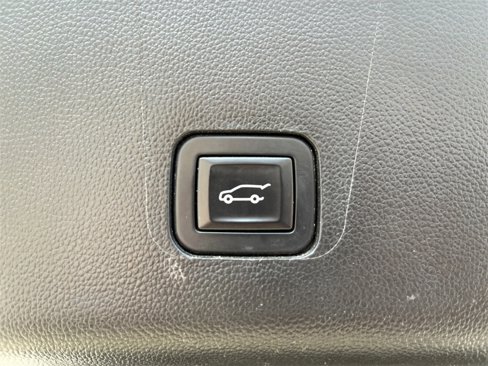 Used 2018 Chevrolet Traverse LT image 34
